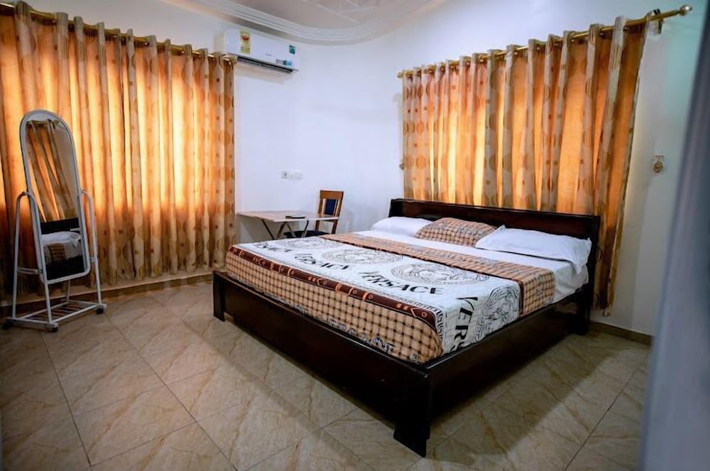 Crislord Palace Hotel - Property Image 2
