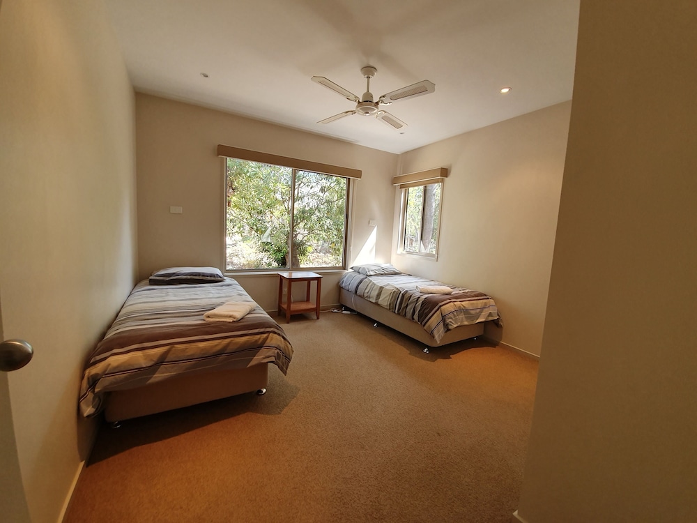 Waterfront Retreat At Wattle Point