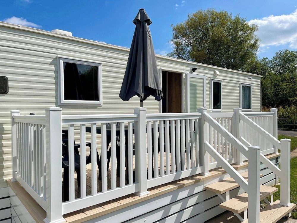 Cosy 3 Bedroom Caravan in South Cerney