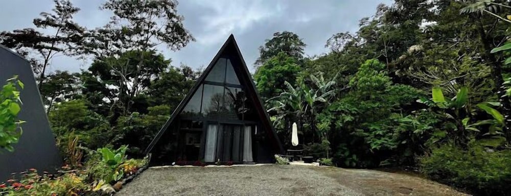 Yarumo Lodge Río Celeste Black Chalets