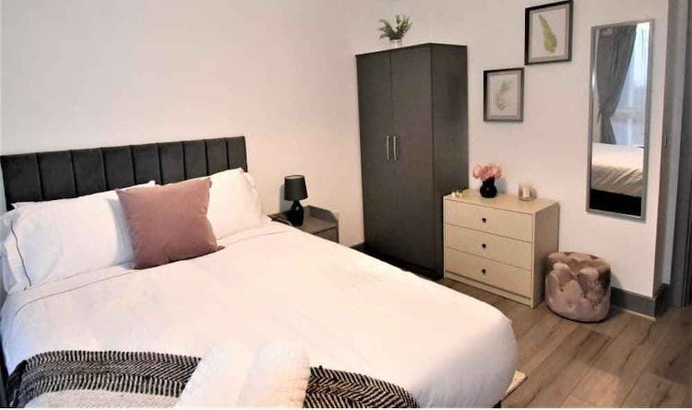 Lovely City Break at the Lux City 1bed Apartment view 3