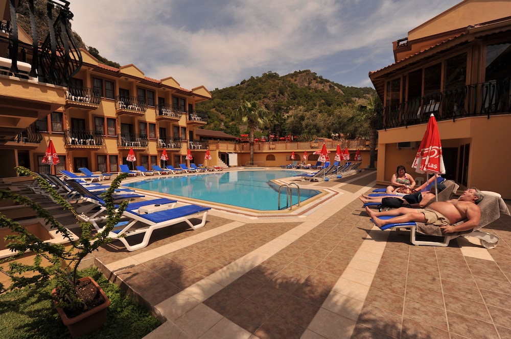 Belcehan Beach Hotel - Image 18