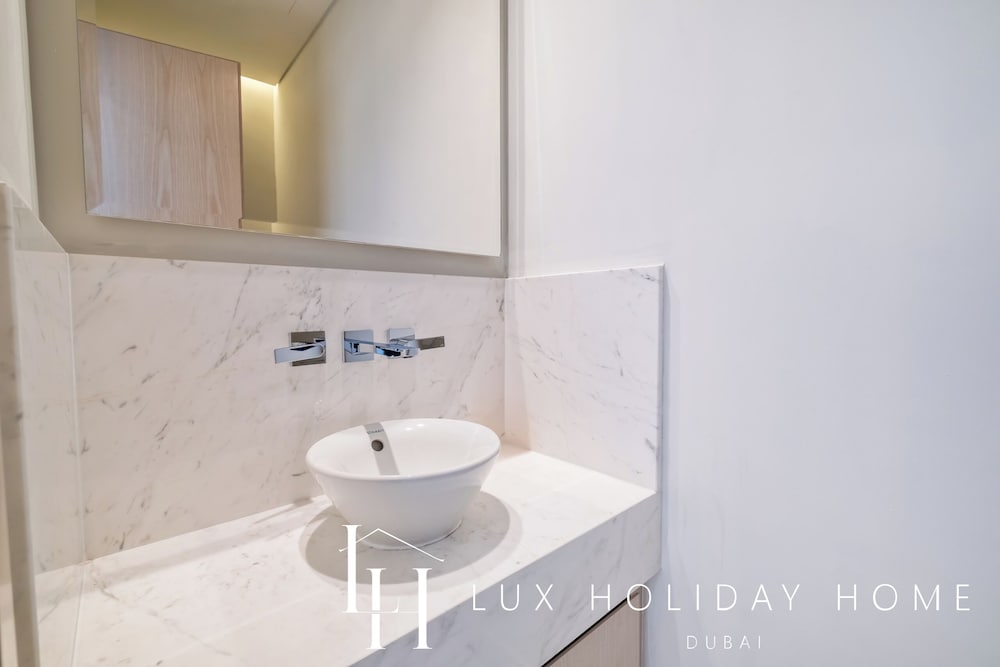 LUX Iconic Views at Palm Tower Suite 5