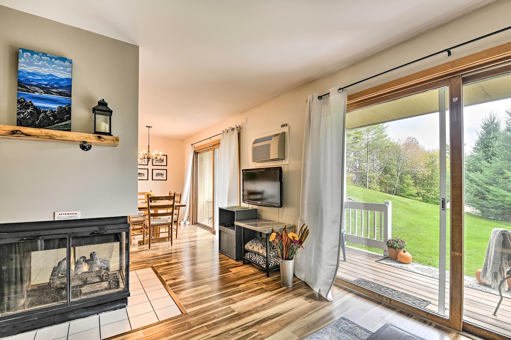 Cozy Stowe Condo w/ Amenities < 6 Mi to Slopes!