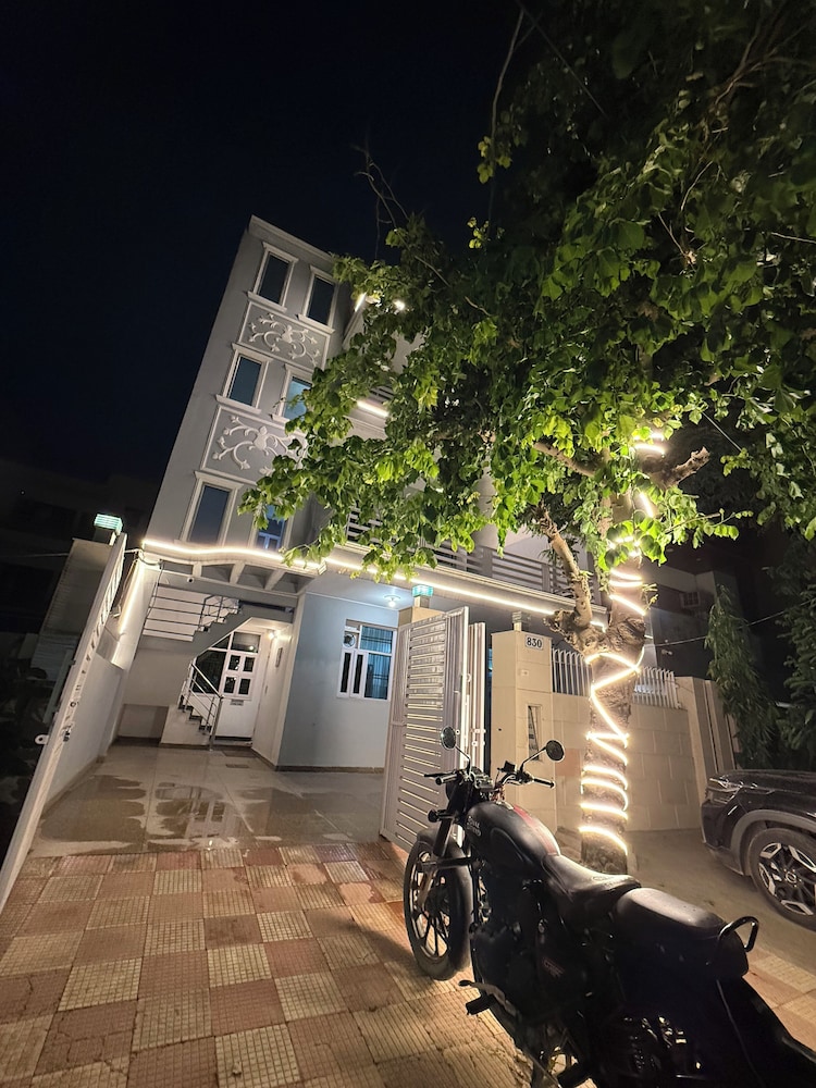 The Gleam Hotel