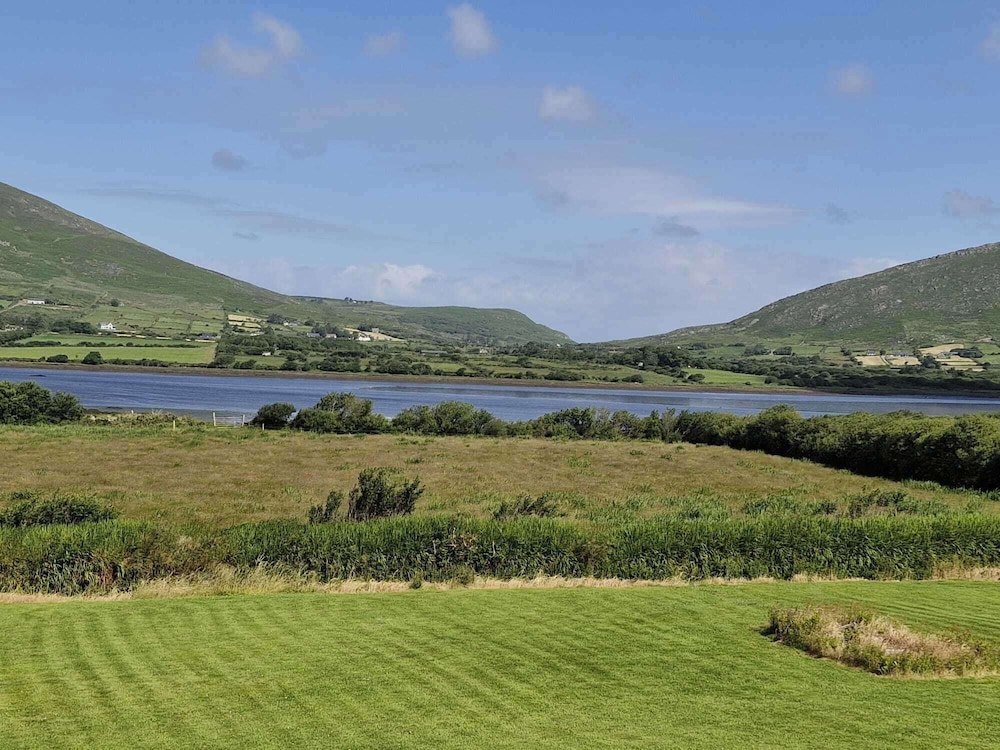 Cosy Cahirciveen Villa - Stunning Views
