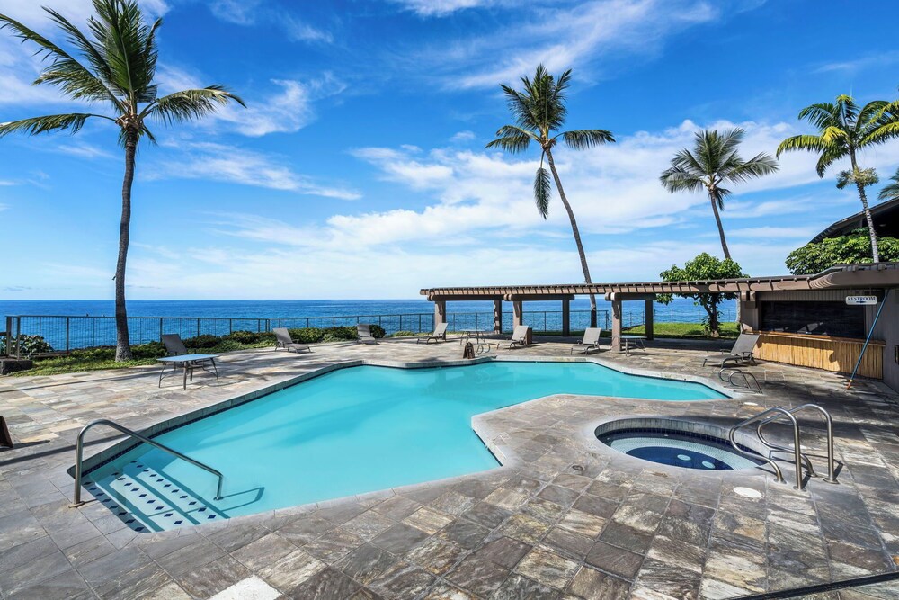 Oceanfront Kanaloa Condo - Pools, Hot Tubs & Sunset Views- Vrkcv