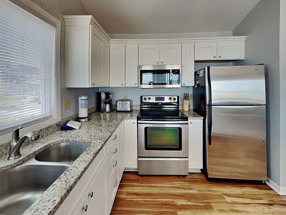 Hicks by Topsail Realty
