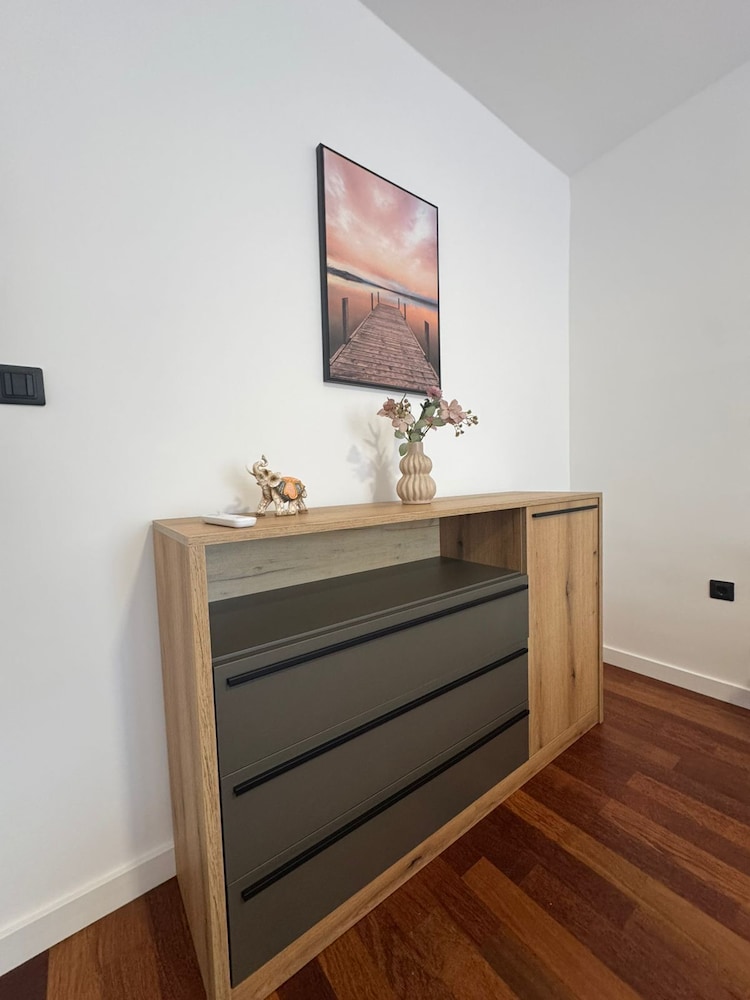 Sunny Bay Apartments