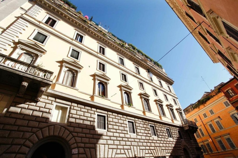 Palazzo Palermo Near the Roman Forum the Perfect Family Oasis in Rome