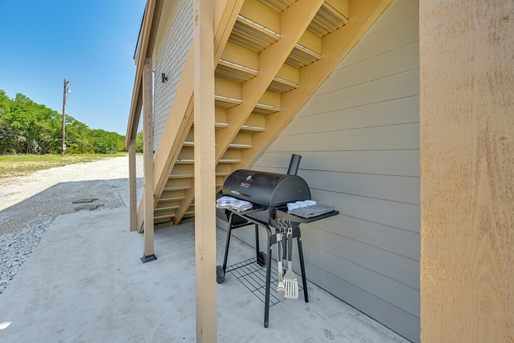 Hot Tub & Valley Views: Hidden Gem in Texas