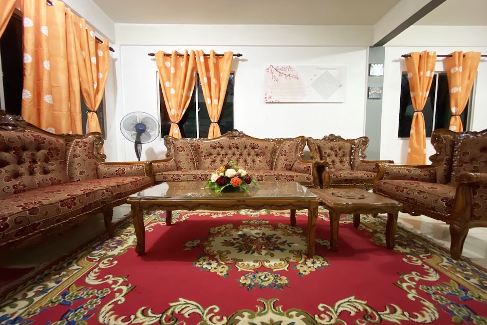 OYO 90198 Aleesya Homestay photo 8