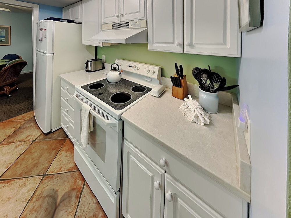 Jacksonville Beach Costa Verde 2319-102 by Distinctive Beach Rentals
