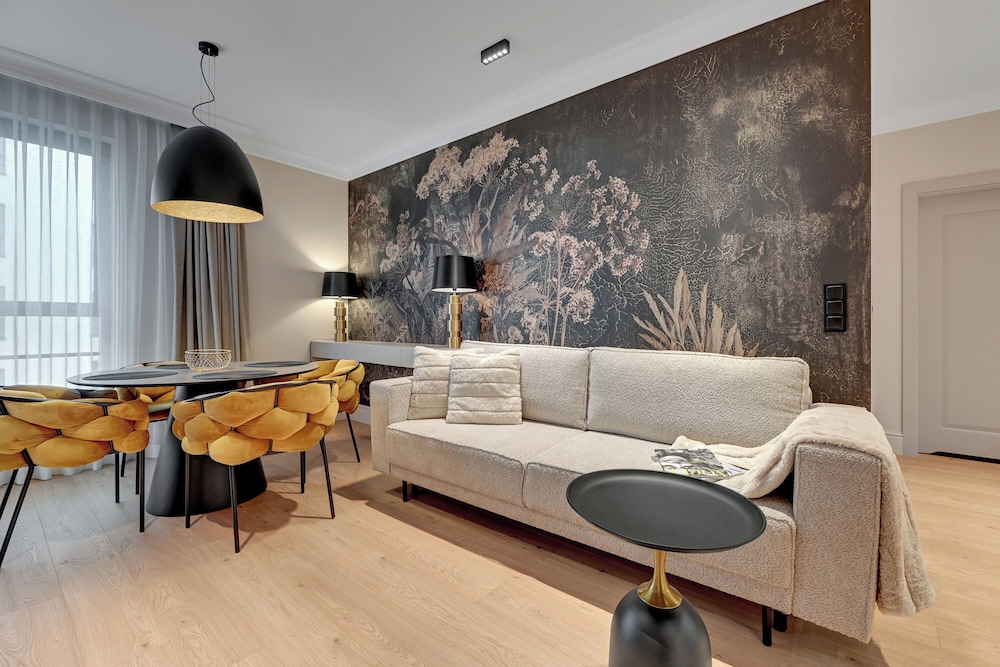 Doki Living - Foodhall & Parking by Downtown Apartments
