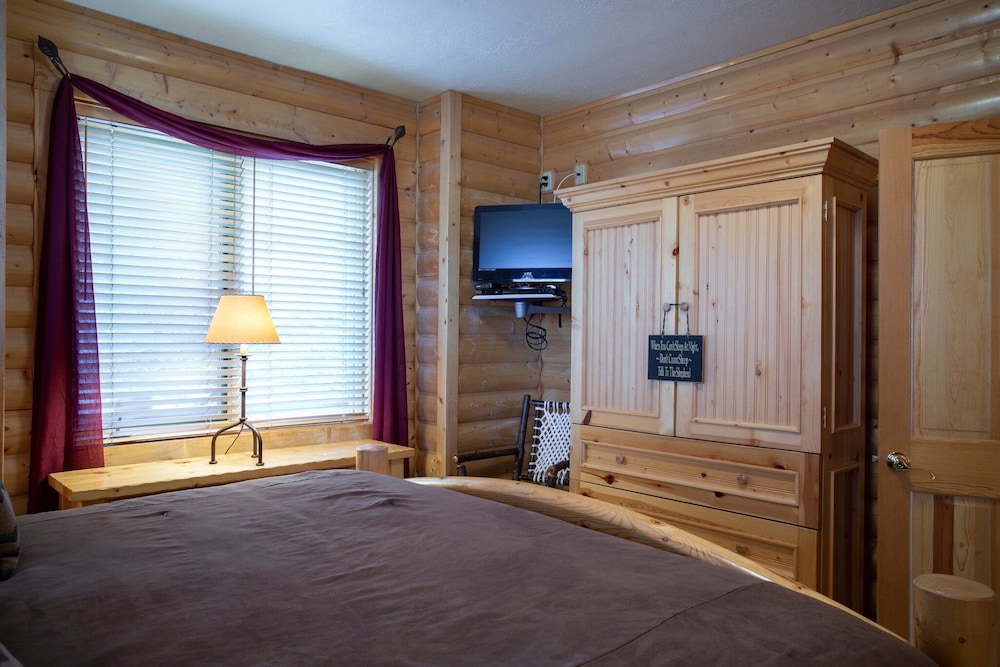 Comstock Lodge at Deer Valley Resort - Two Bedroom Condo with Hot Tub #101 2 Condo