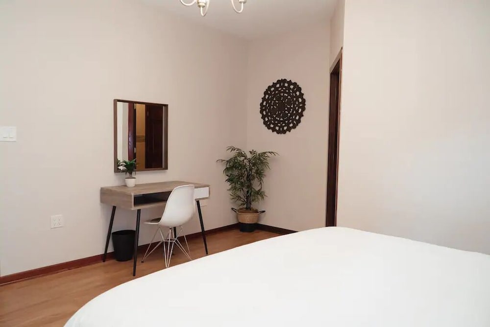 2BR Apt - Central Modern