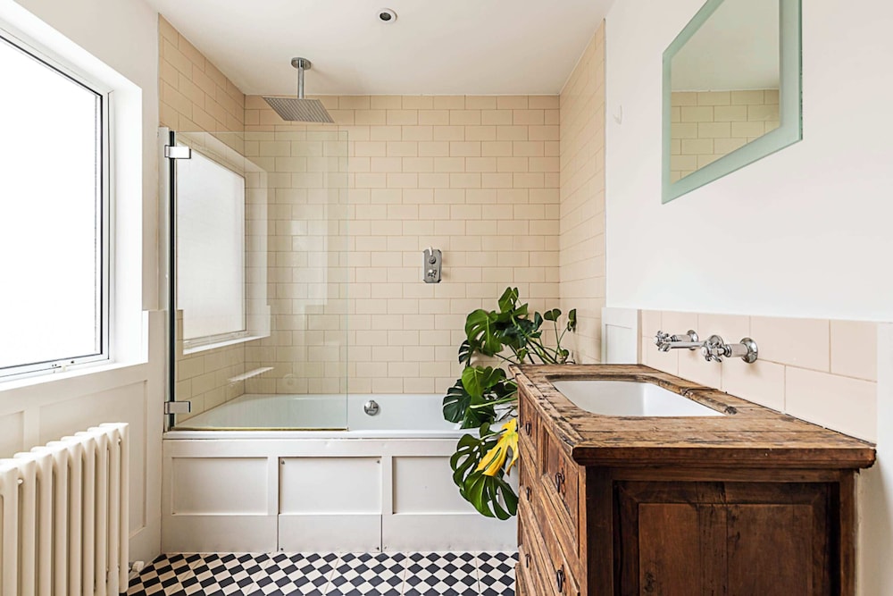 Stylish Chiswick Apartment With a Private Terrace