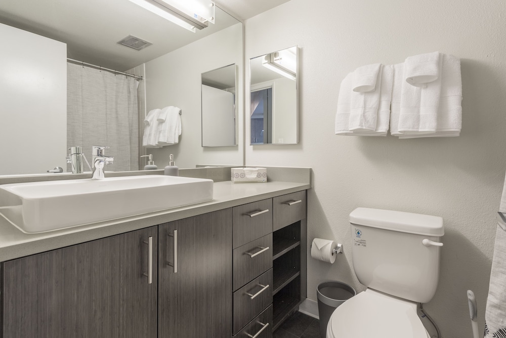 Domicile Suites at Cove