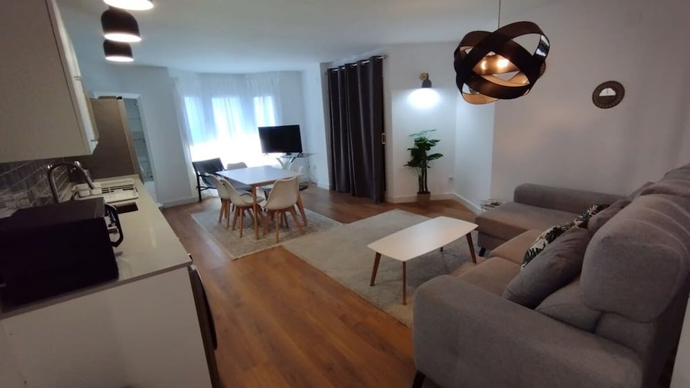 Studio 2 Bed-1 Bathroom for 3 NO Terrace F-3