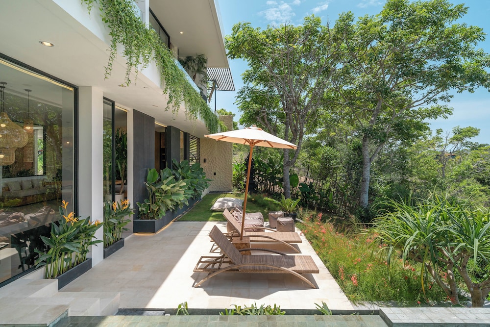 The Luminous Villa Uluwatu
