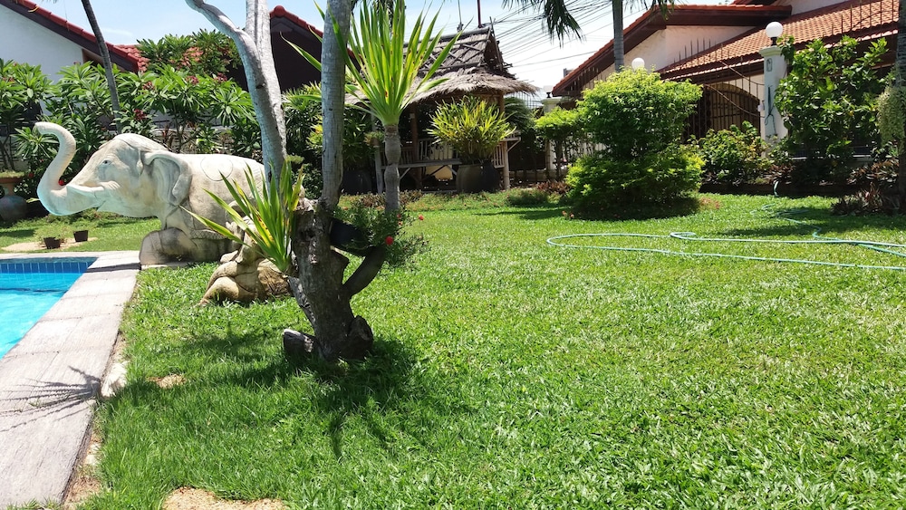 Baan Laksee Pool Villa