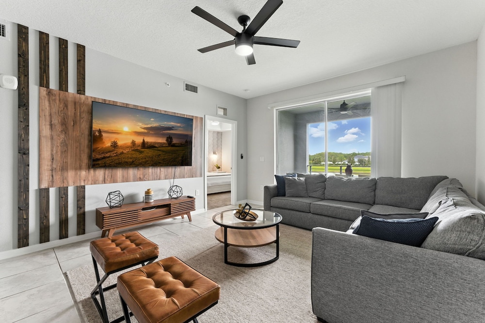 Elegant 2BR in Storey Lake Top Location