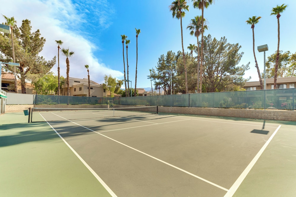 Golf, Hike & Relax: Cathedral City Condo