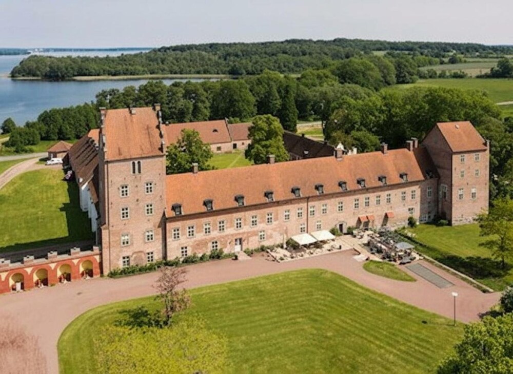 Modern 1-bedroom Apartment for 6 Near Kristianstad
