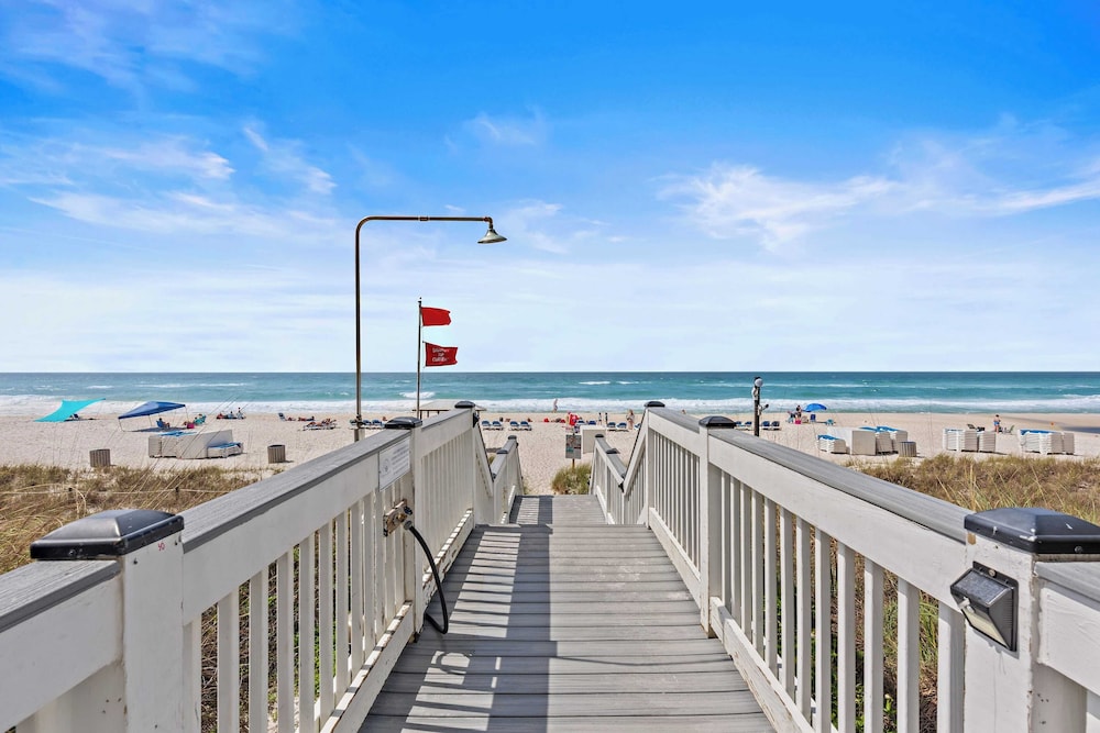 Beachfront Stay w/ Resort Amenities & Gulf Views Sterling Breezing #506