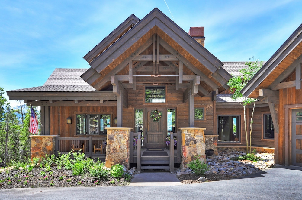 Three Sisters Lookout 5 Bedroom Home
