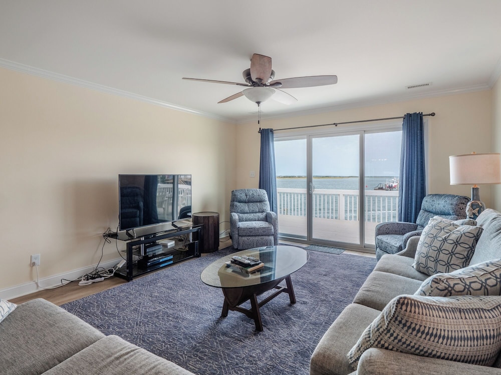 Bear's Den by Topsail Realty