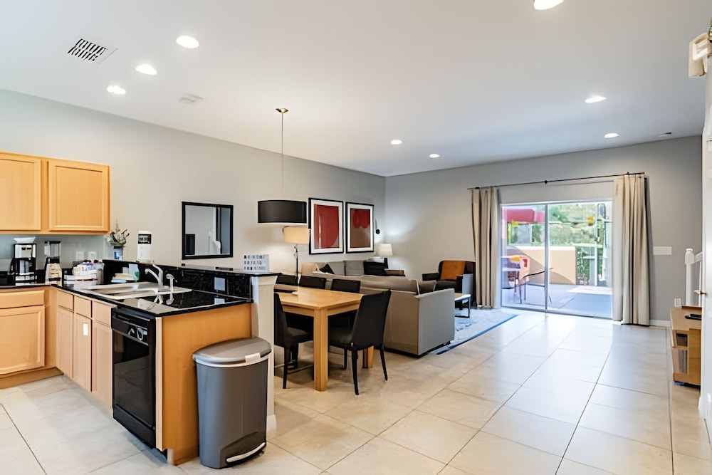 3bd/2.5ba Private Jacuzzi King Bed