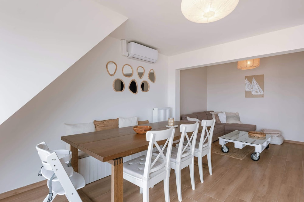Modern Apartment With Balcony Near City Center