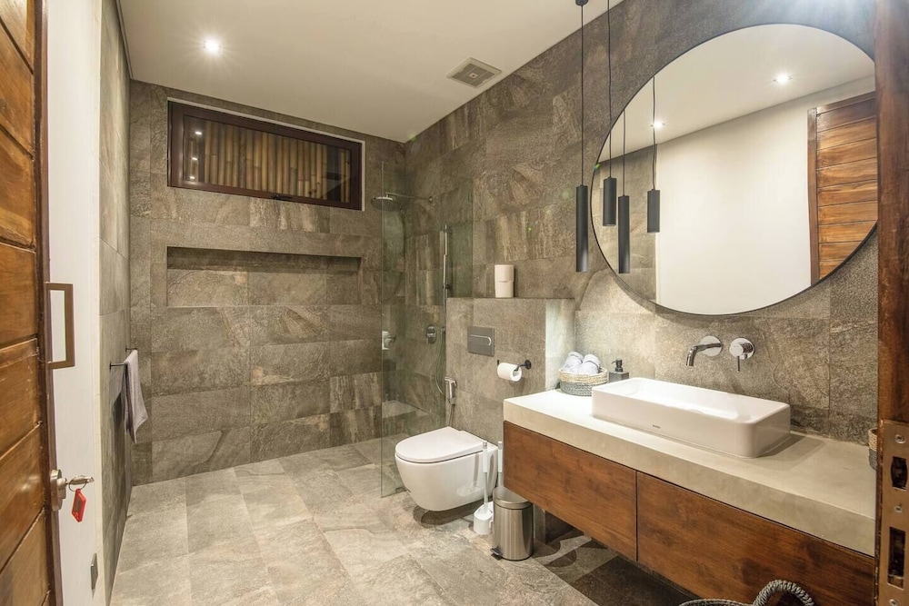 Modern 3BR Villa Enclosed Living