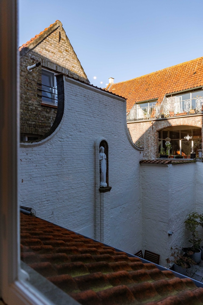 Bruges Vacations - Inviting and Bright Guest Room in City Center - Property Image 4