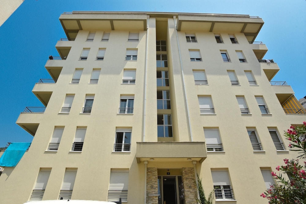 Flat w Balcony 5 min to Beach Near Budva Old Town view 4