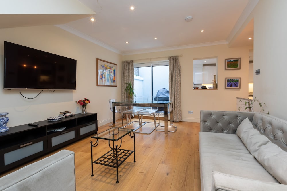 Modern and Bright 3 Bedroom House in Paddington
