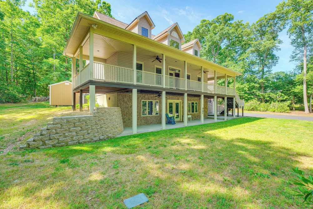 Hot Tub & Amenity Access: Lake Anna Retreat!