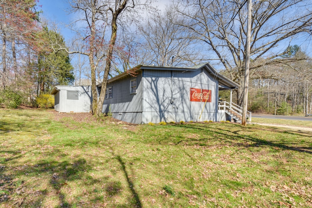 Artsy Otto Cottage w/ Porch & Rocking Chairs! view 2