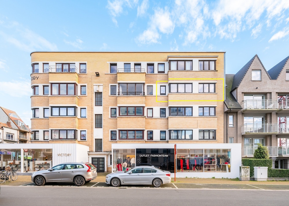 Modern Apartment Near Sea