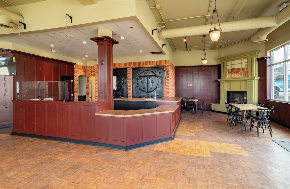 Brewster Hall