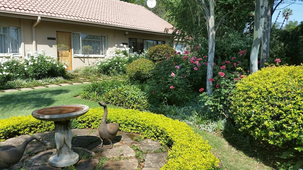 Royal Ridge Guest House and Apartments