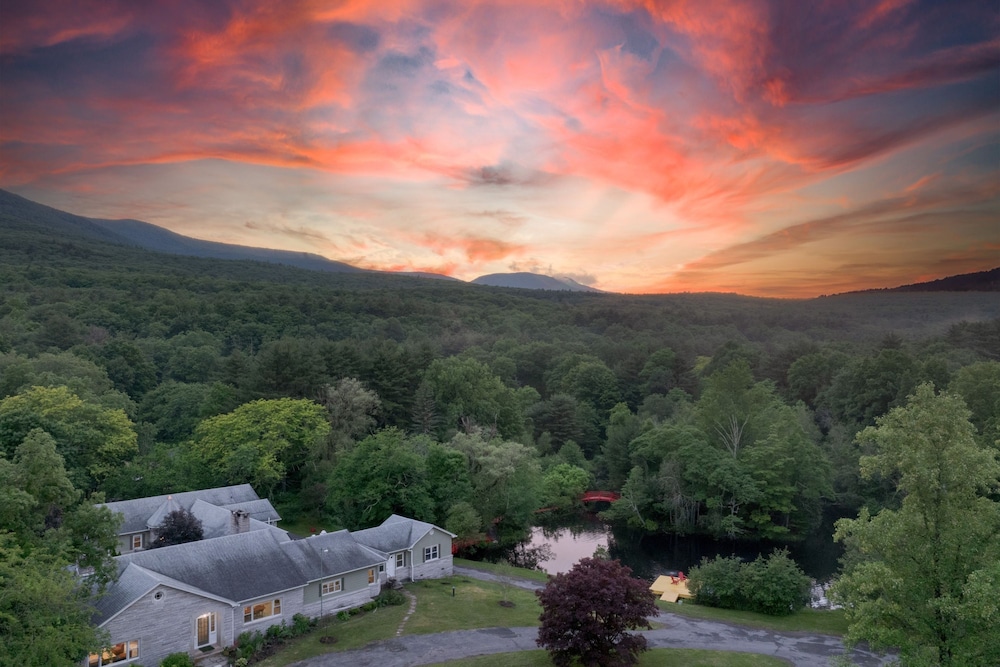 Game Farm Villa by Avantstay 10bdr Private Pond Spa Pool Family-friendly
