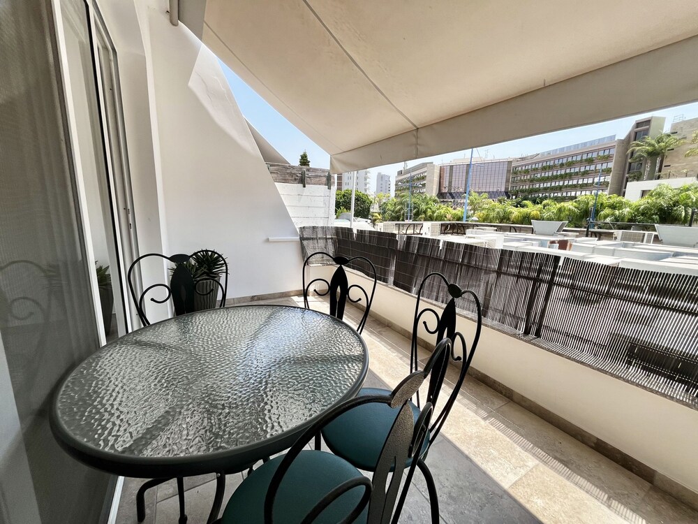 157 LIM - Stay Sunsea Studio