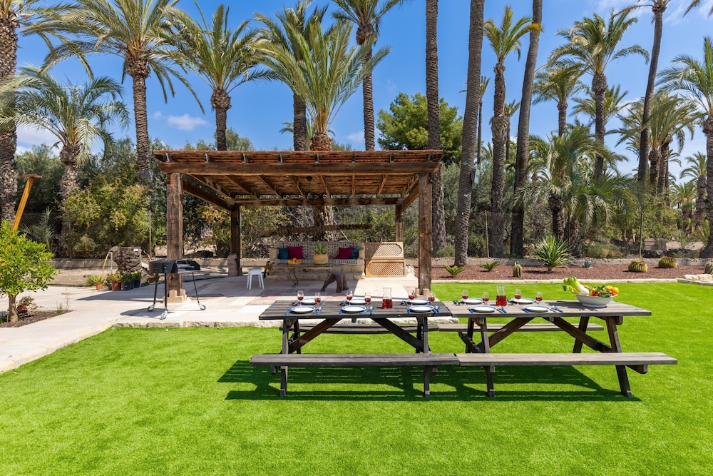 Historical Palms Villa by Fidalsa