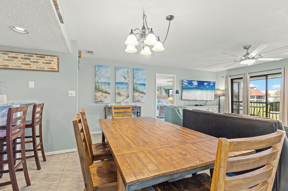One More Round! 3BR 3BA Sleeps 10! 11 Pools! Golf Courses! Tennis Courts!
