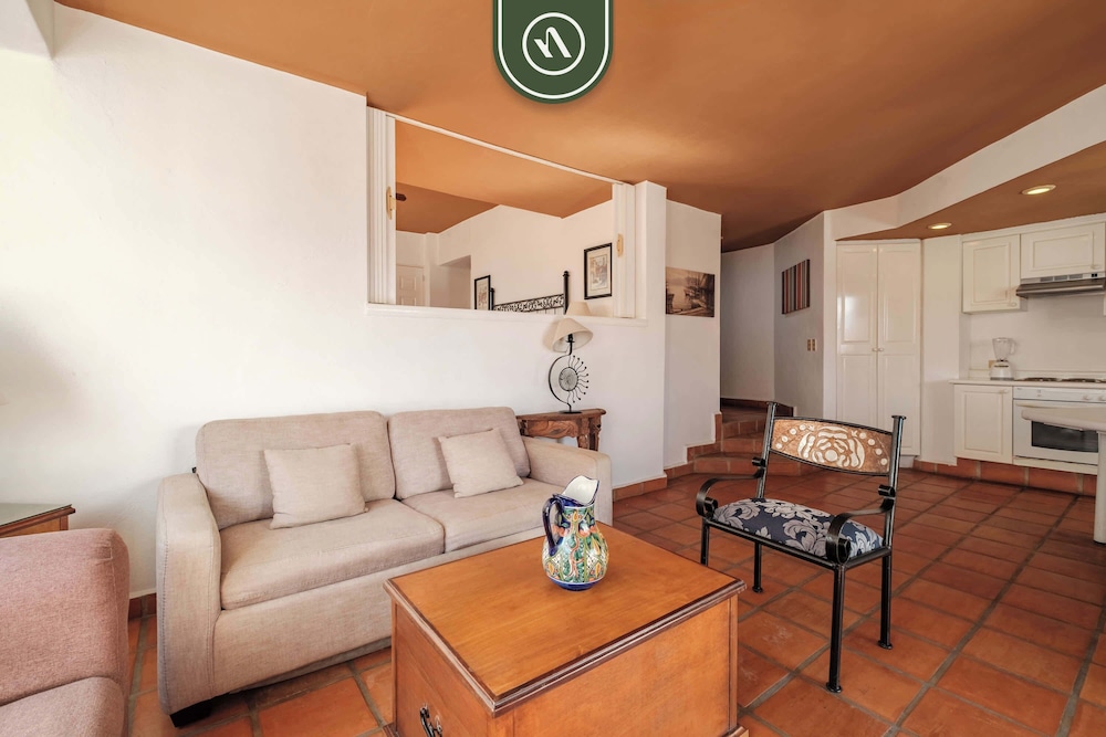 Amazing 2 BR Condo - Partial Oceanview - Pool