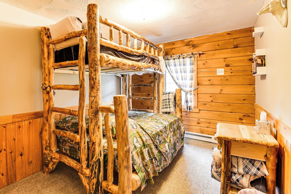 Private Hannibal Cabin With Sauna & Hot Tub!