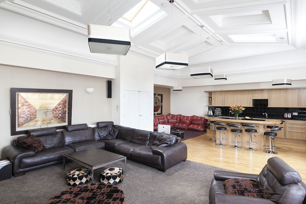 Burnets Apartments