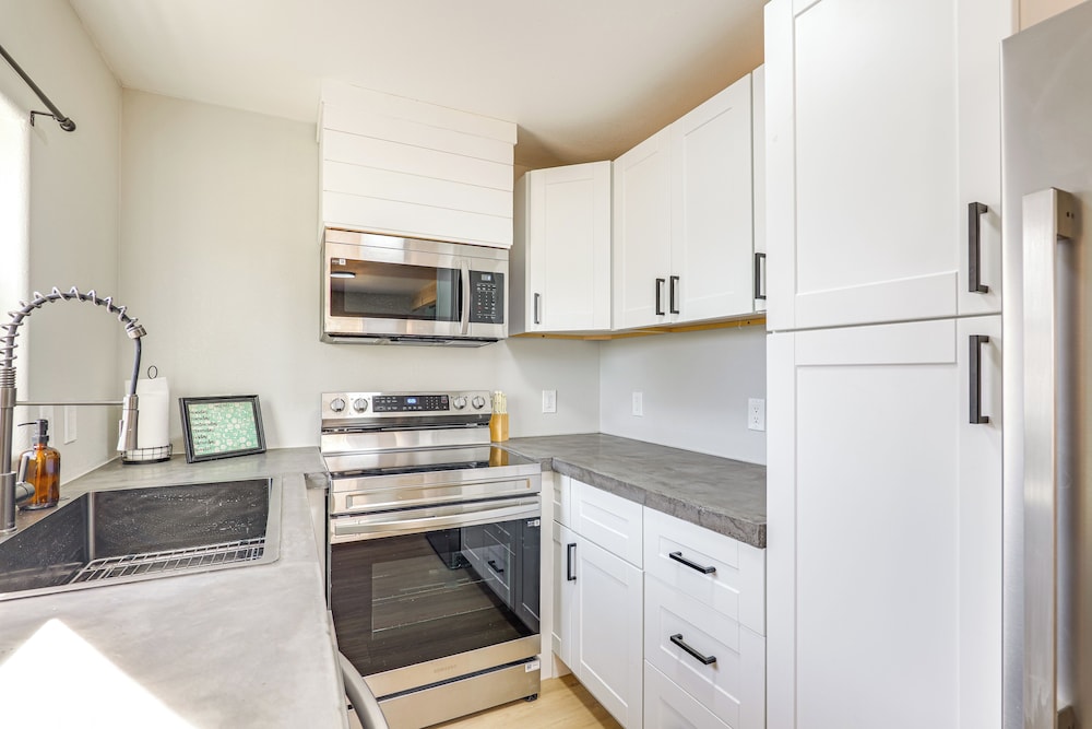 Near Parks & Dtwn Artesia: Home w/ Fire Pit